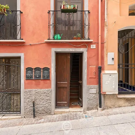 Cosmopolitan Retreat * קליארי